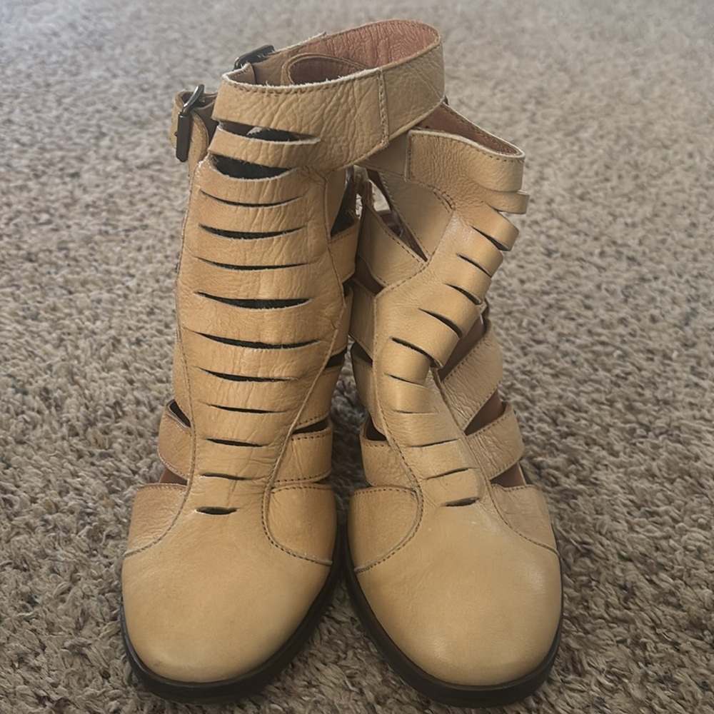 Free People Hayes Leather Boot in Beige size 36 = US 6 - Picture 4 of 7